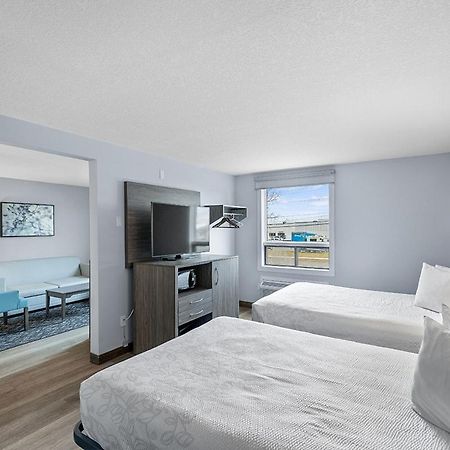 Emerald Hotel & Suites Calgary Airport 外观 照片