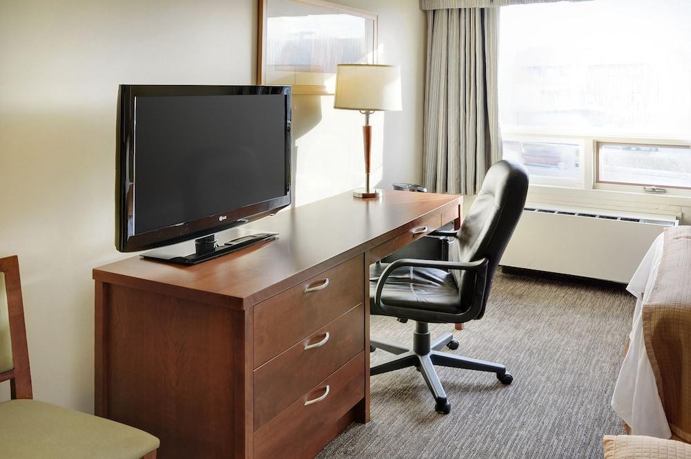 Emerald Hotel & Suites Calgary Airport 外观 照片
