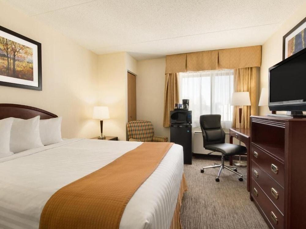 Emerald Hotel & Suites Calgary Airport 外观 照片