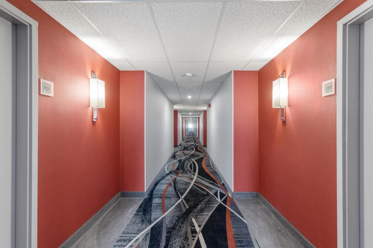 Emerald Hotel & Suites Calgary Airport 外观 照片