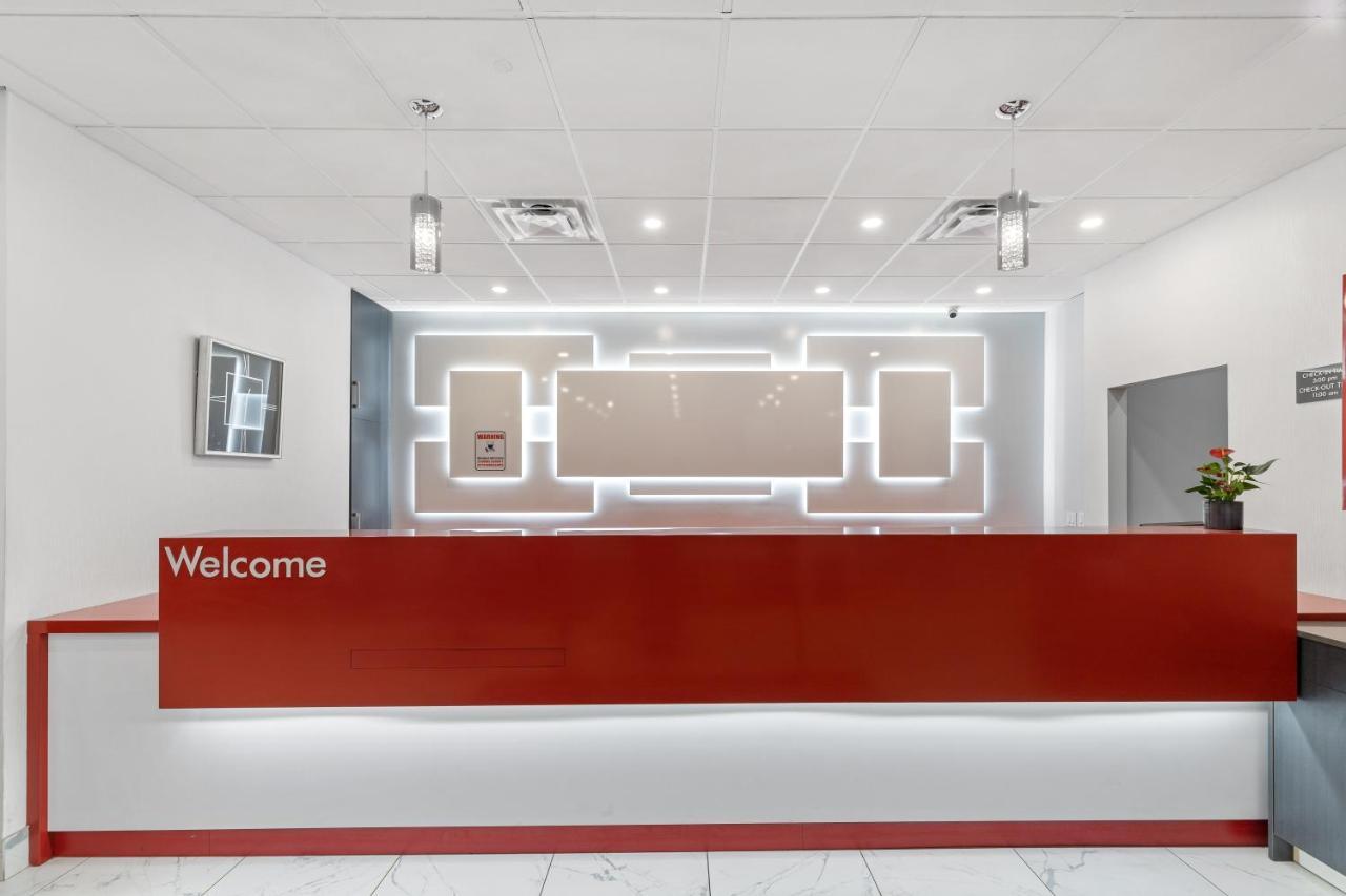 Emerald Hotel & Suites Calgary Airport 外观 照片