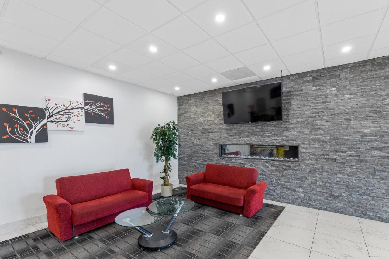 Emerald Hotel & Suites Calgary Airport 外观 照片