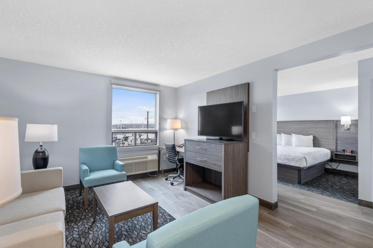 Emerald Hotel & Suites Calgary Airport 外观 照片