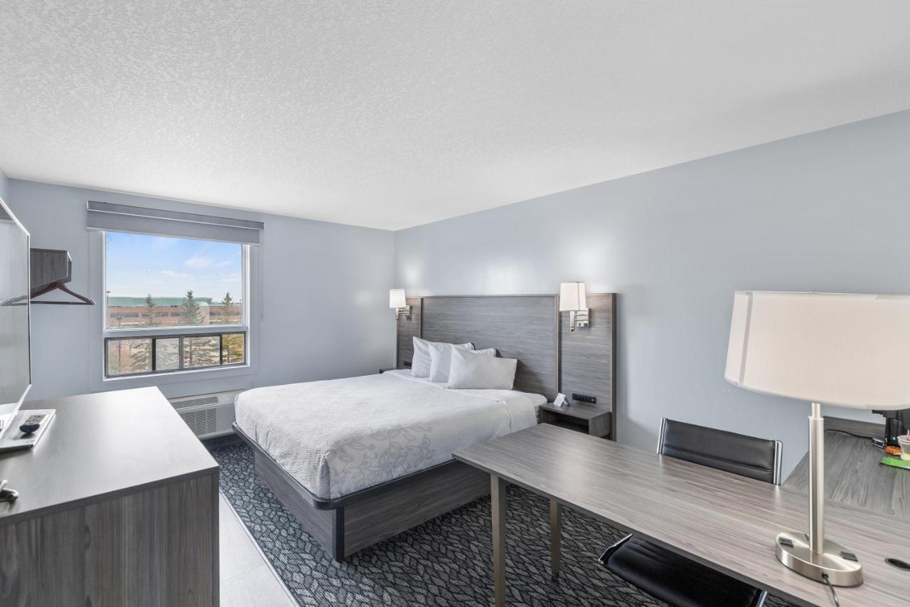 Emerald Hotel & Suites Calgary Airport 外观 照片