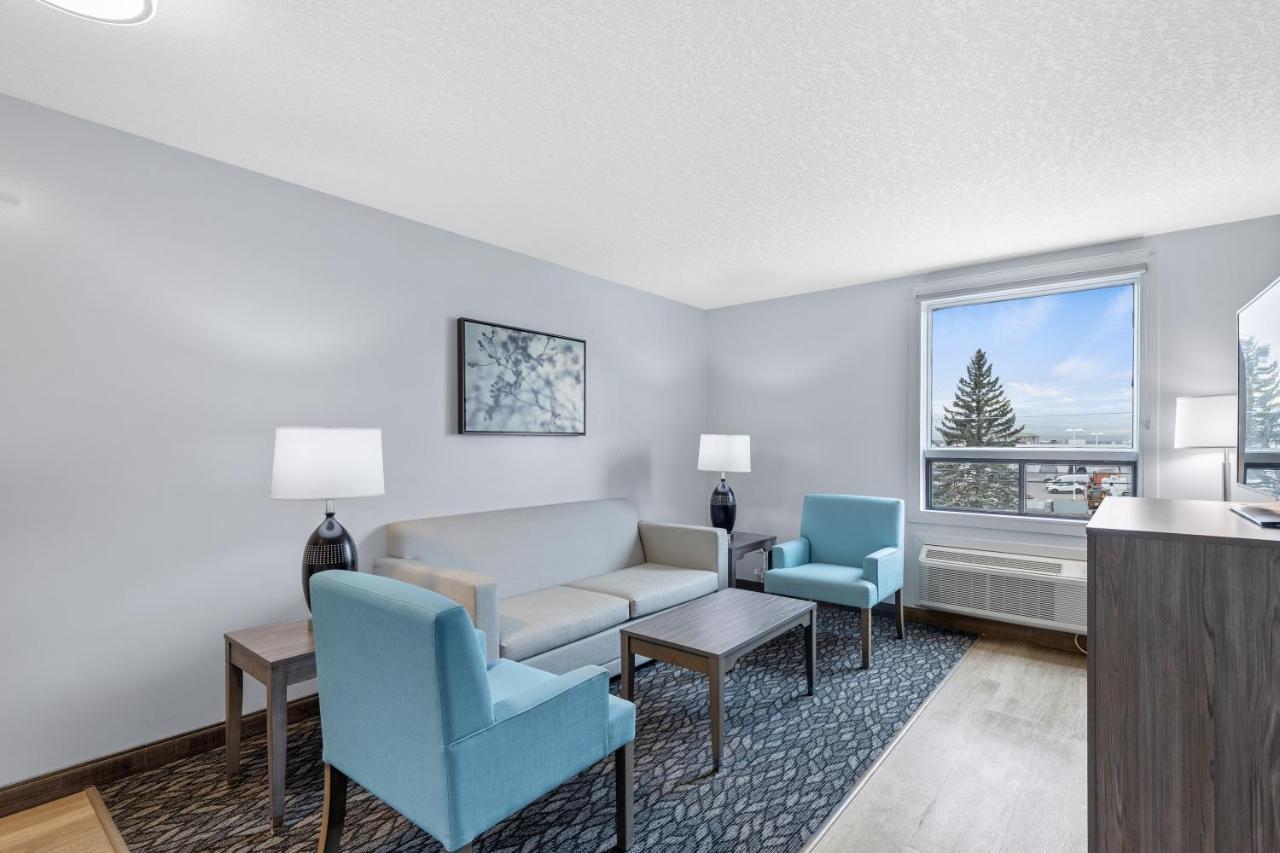 Emerald Hotel & Suites Calgary Airport 外观 照片