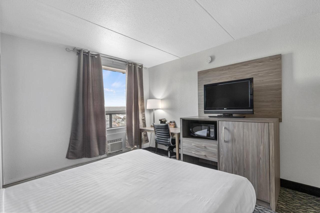 Emerald Hotel & Suites Calgary Airport 外观 照片