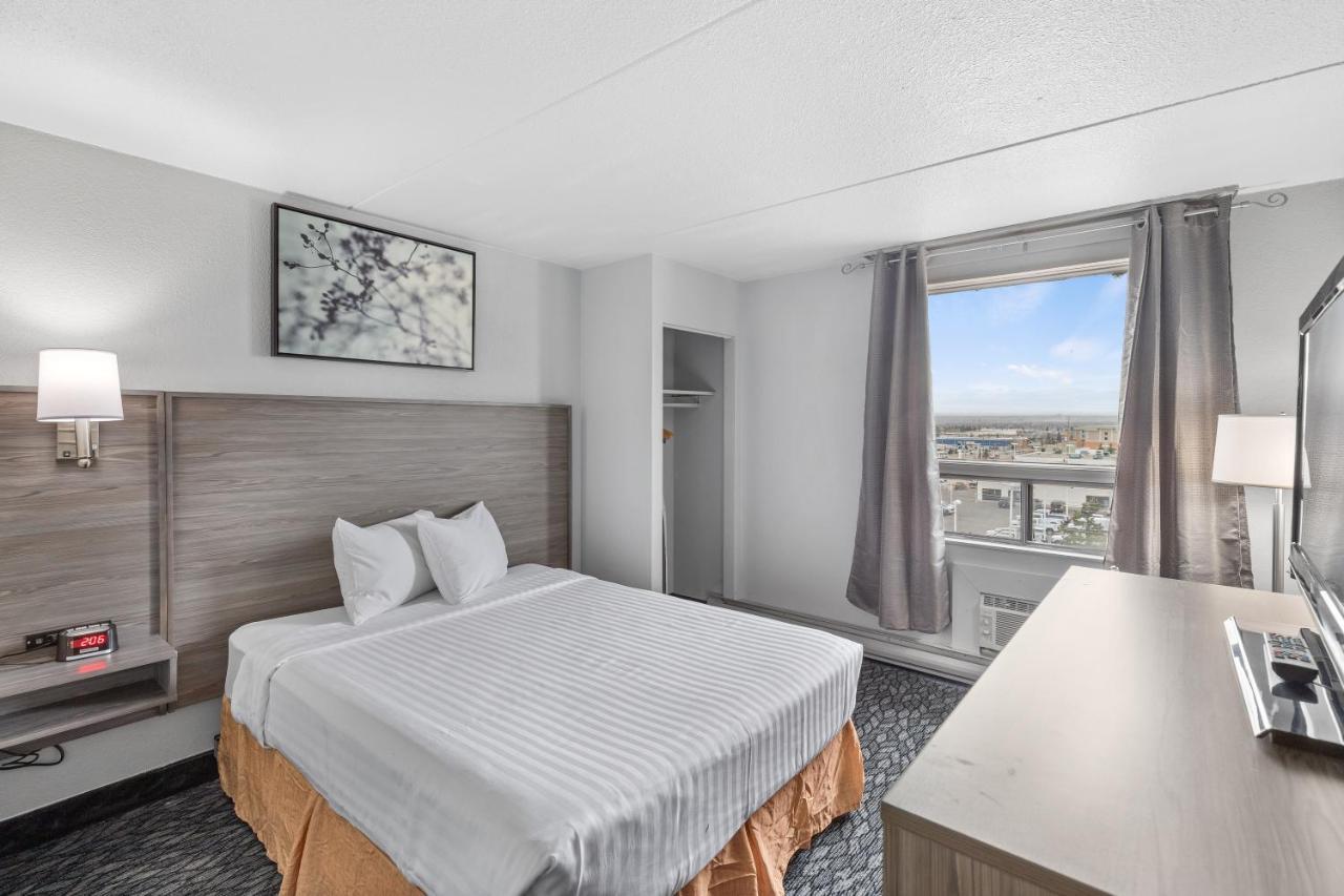 Emerald Hotel & Suites Calgary Airport 外观 照片
