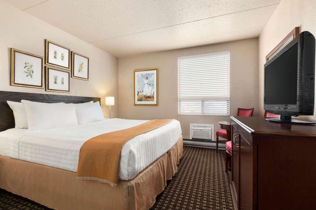 Emerald Hotel & Suites Calgary Airport 外观 照片