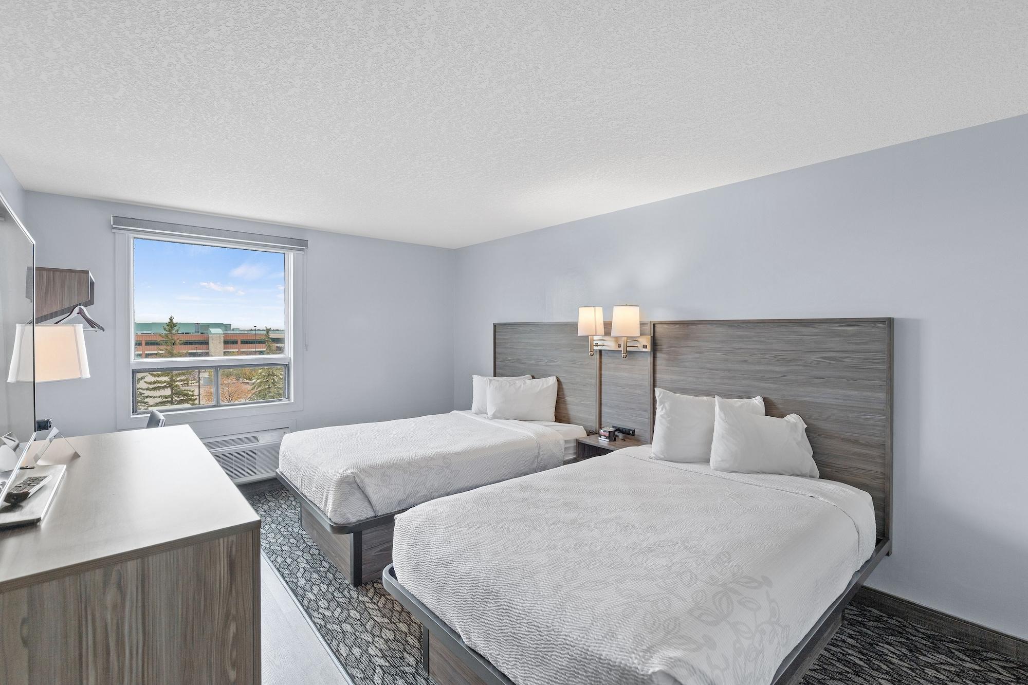 Emerald Hotel & Suites Calgary Airport 外观 照片