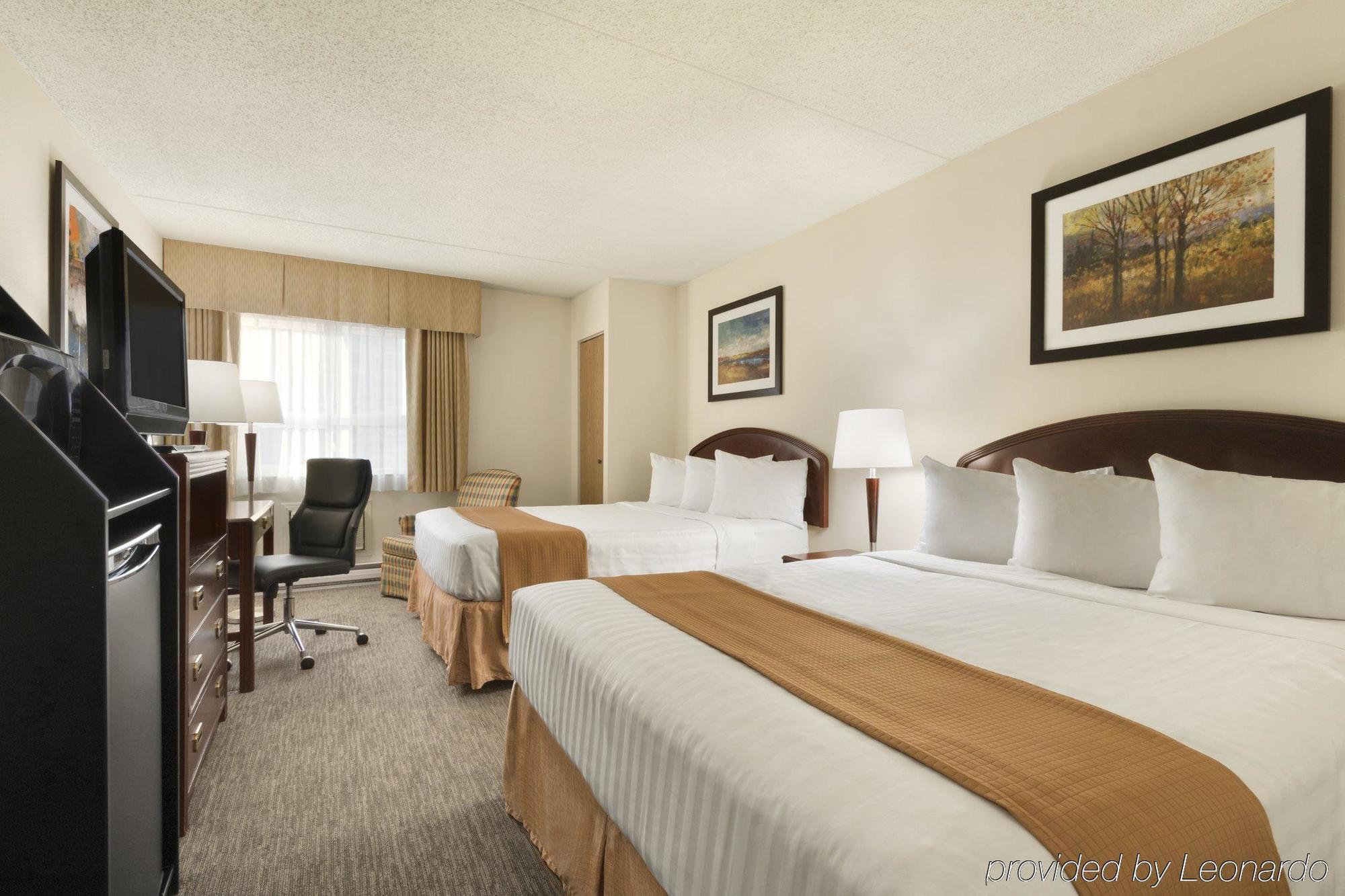 Emerald Hotel & Suites Calgary Airport 外观 照片