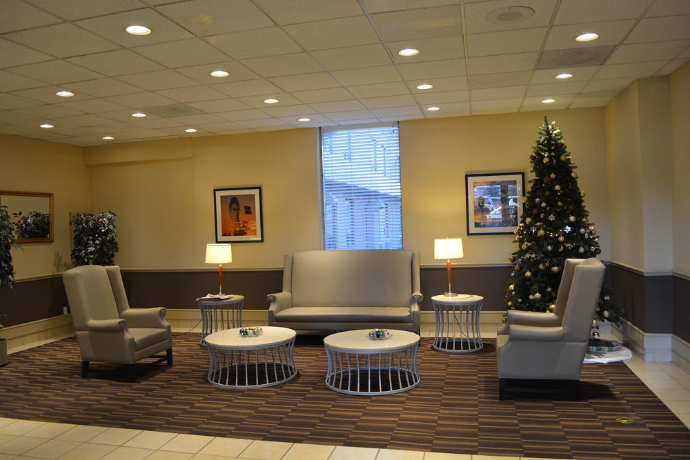 Emerald Hotel & Suites Calgary Airport 外观 照片