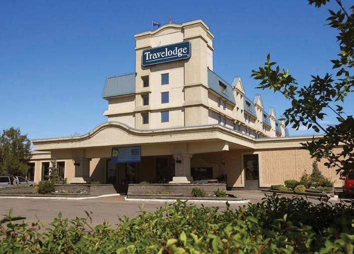 Emerald Hotel & Suites Calgary Airport 外观 照片