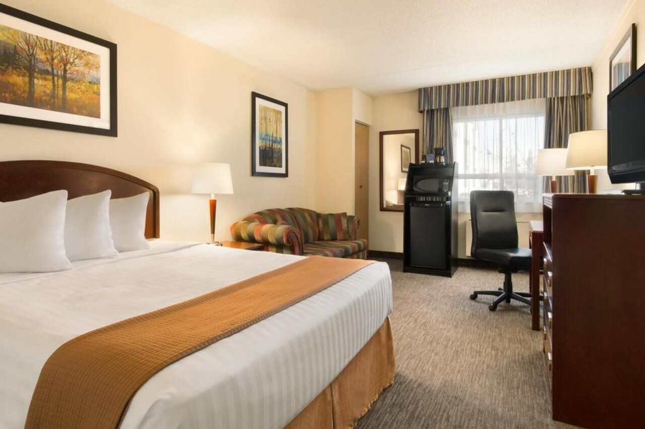 Emerald Hotel & Suites Calgary Airport 外观 照片