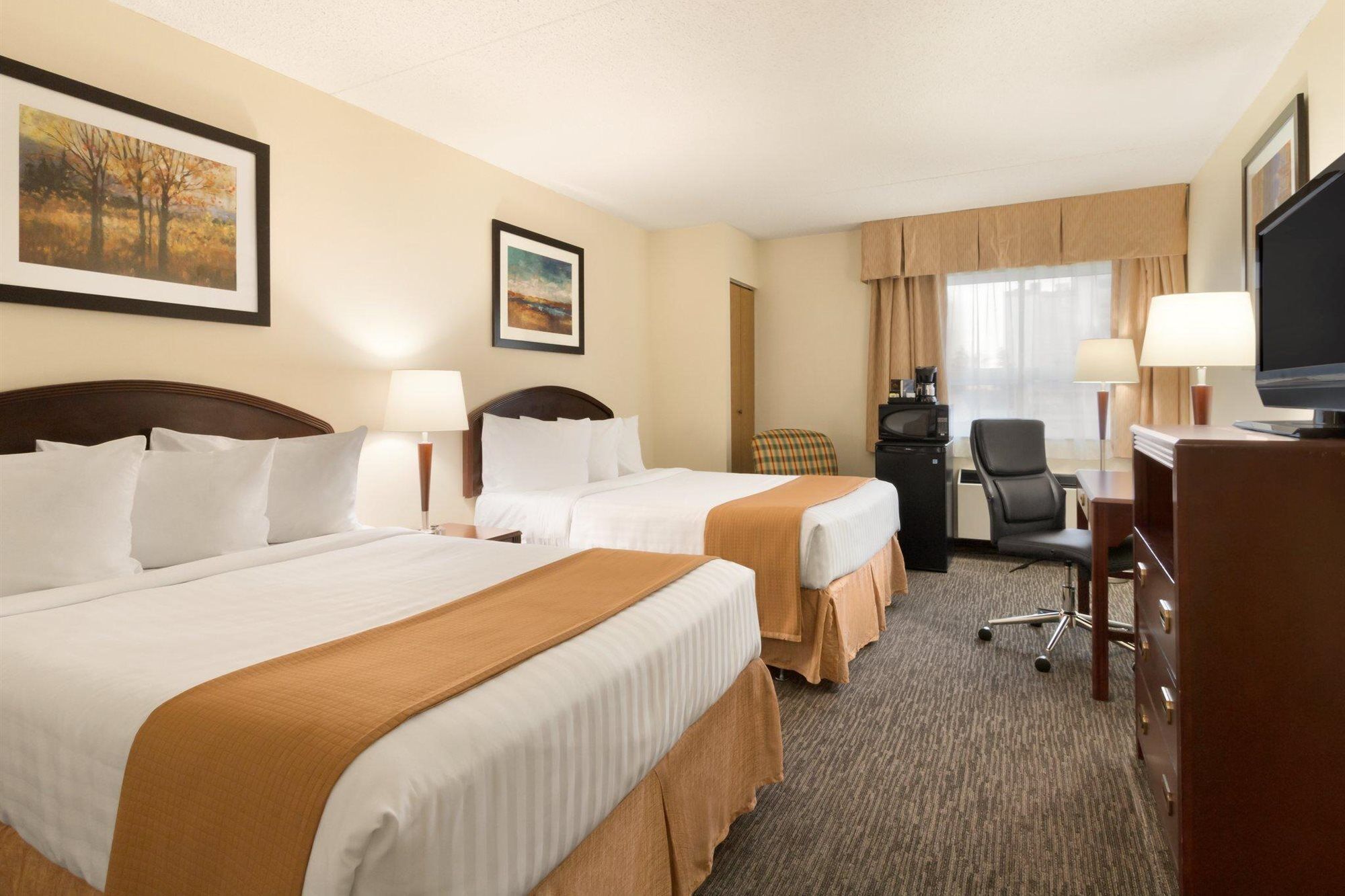Emerald Hotel & Suites Calgary Airport 外观 照片