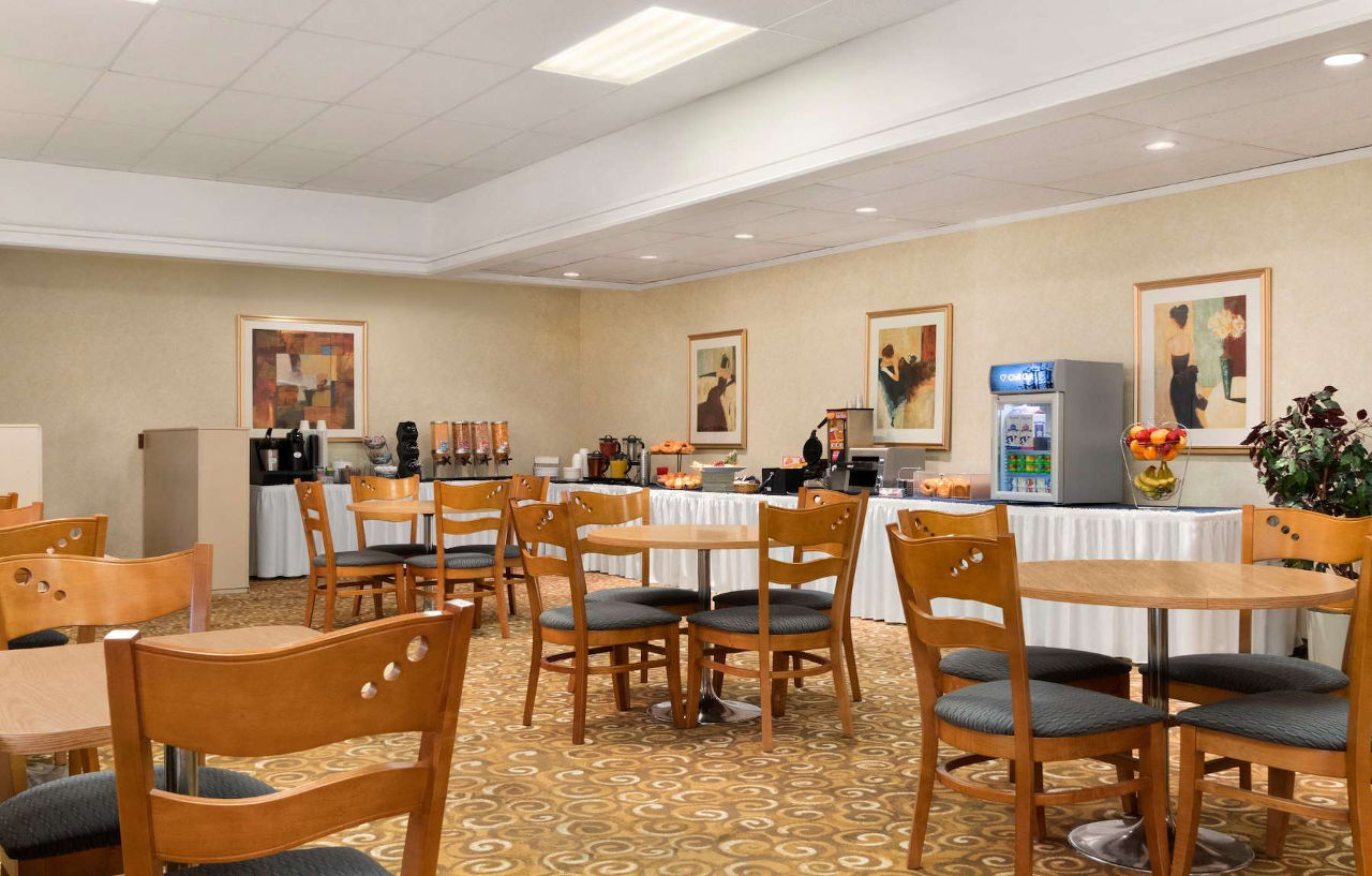 Emerald Hotel & Suites Calgary Airport 外观 照片